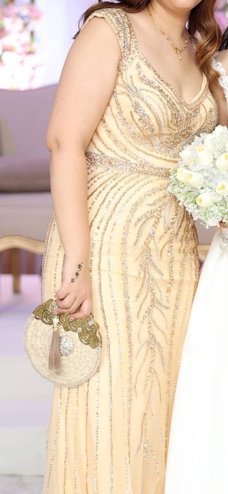 Robe de soirée en dorrée avec de la broderie en argent et dorrée