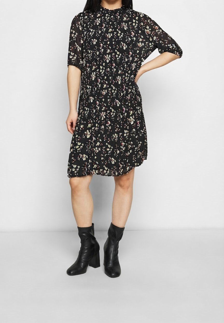 Robe courte plissée à fleurs VILA