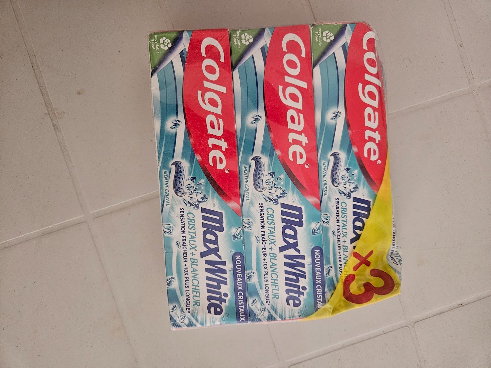Tube dentifrice colgate