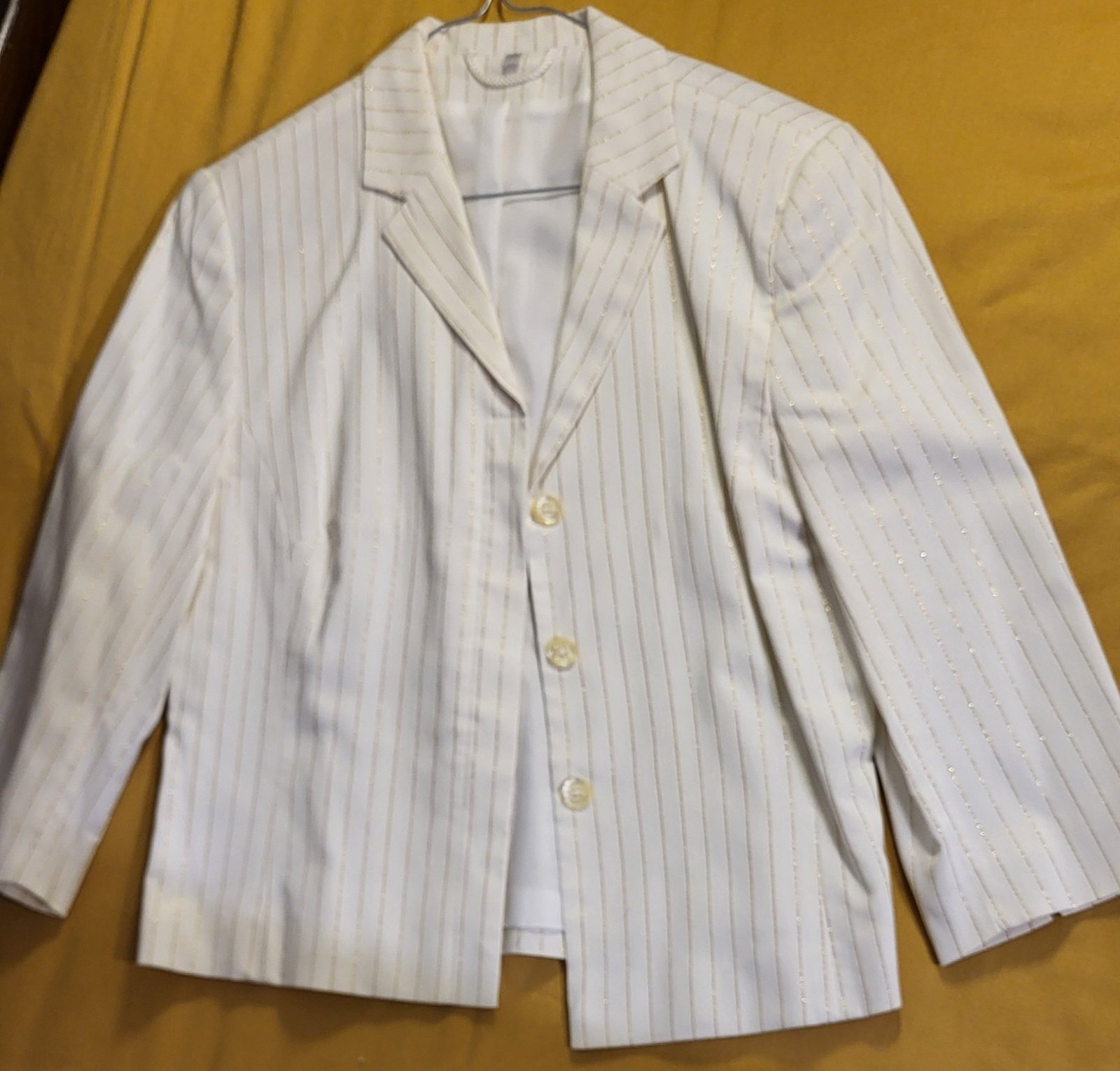 Veste avec fil en dorée 