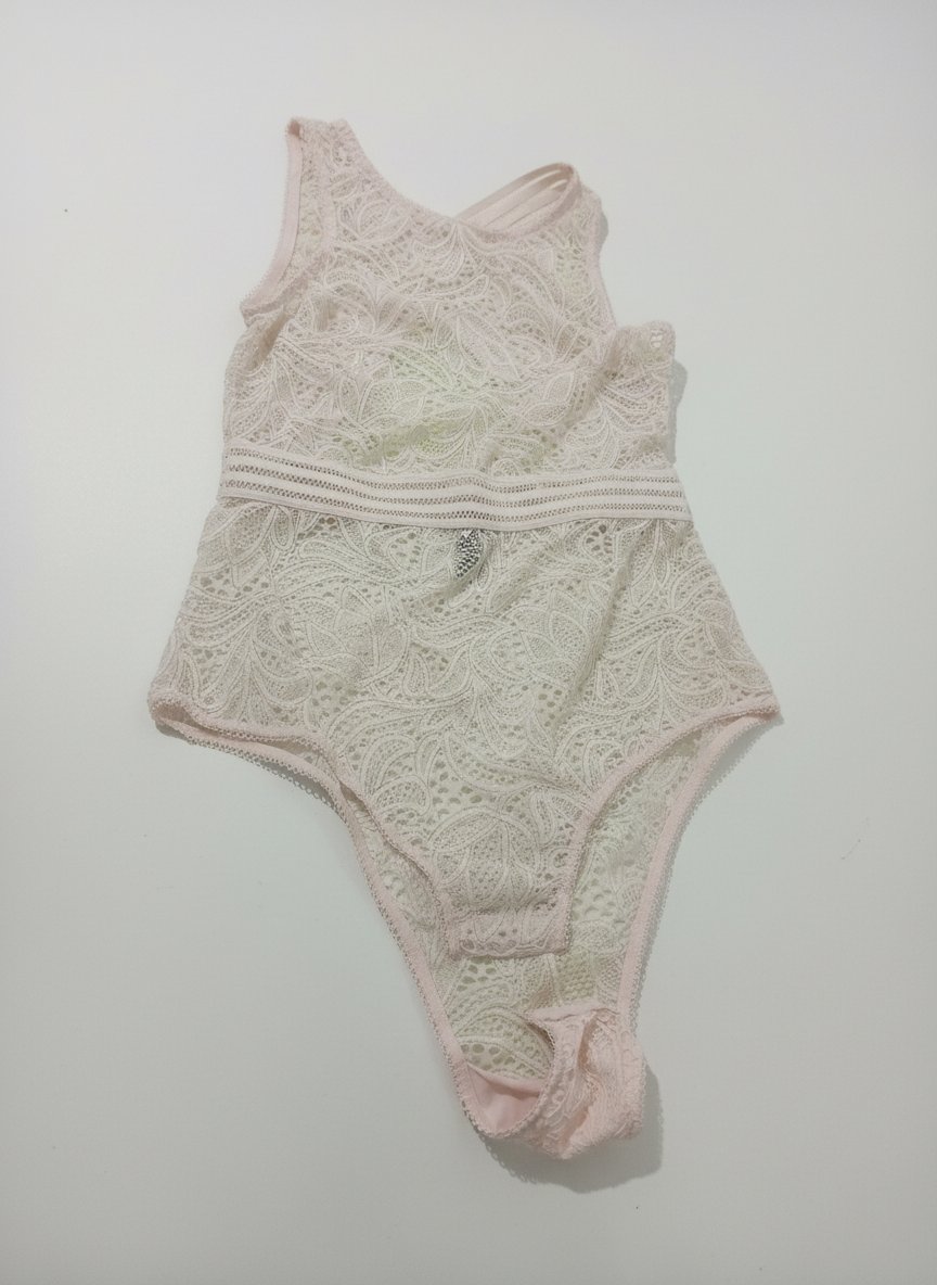 Un body en dentelle pour vos nuits tendres