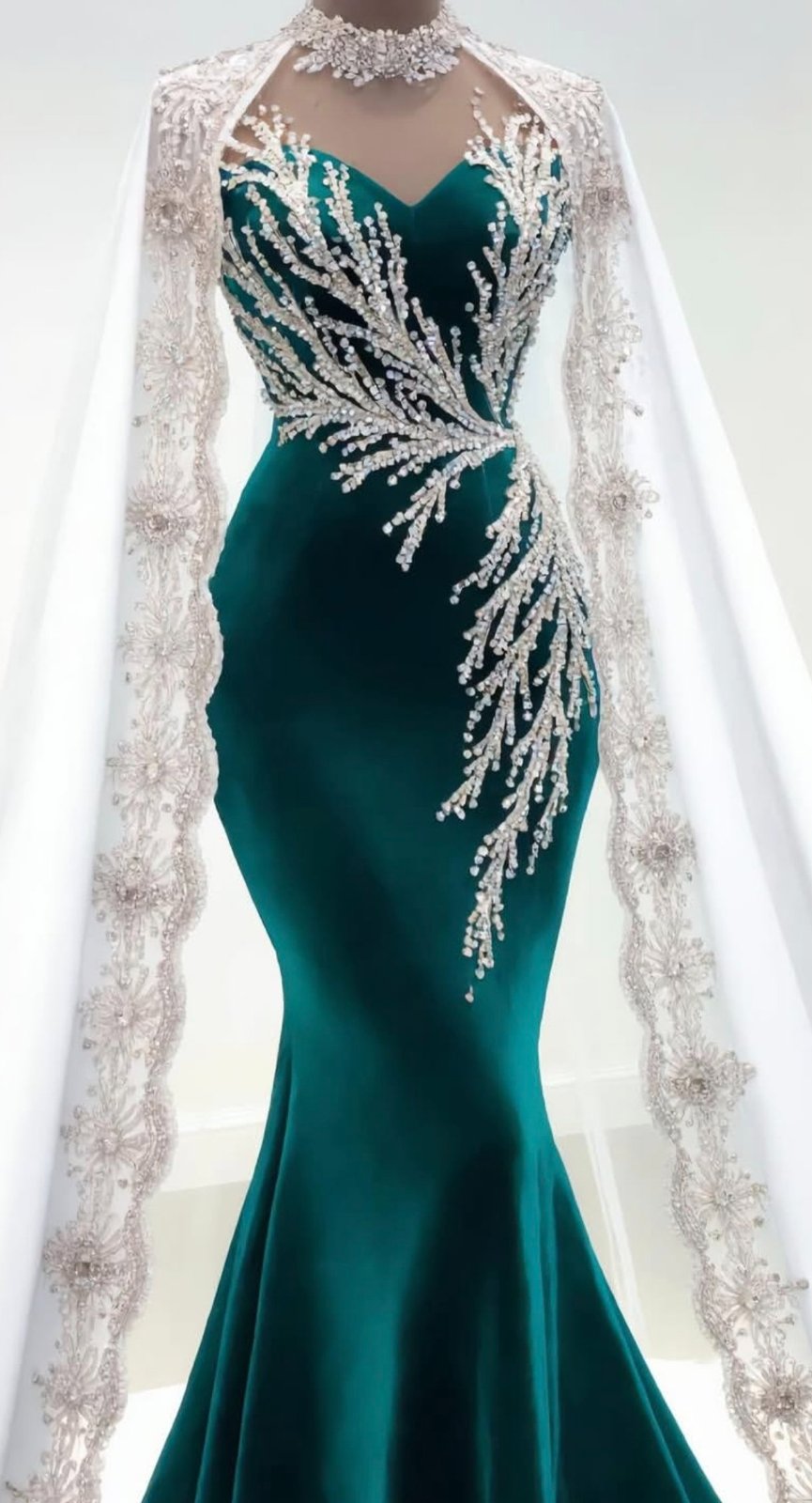 Robe caftan avec capé 