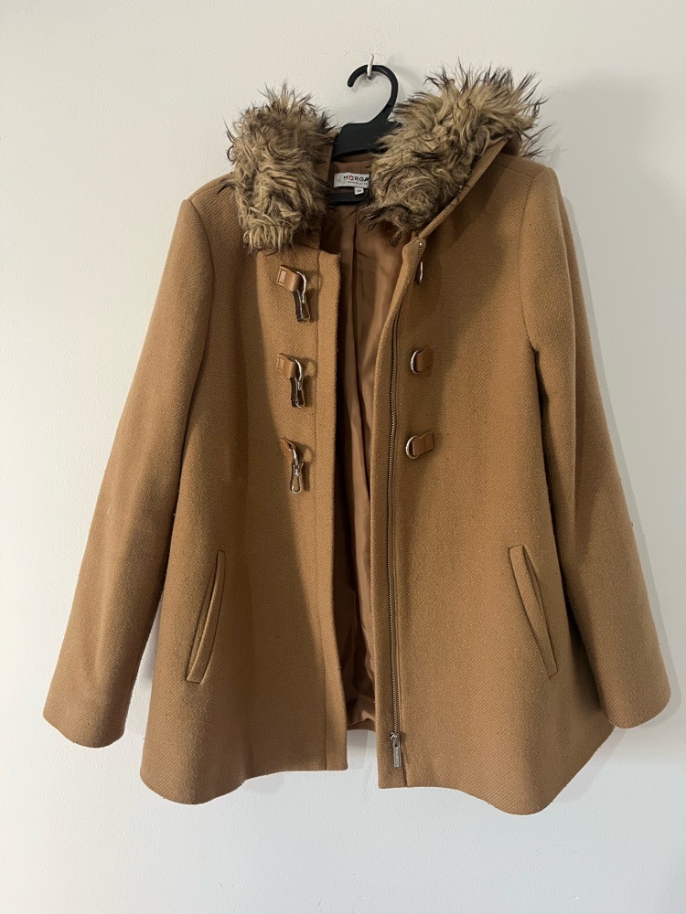 Manteau mi -long évasé de couleur camel