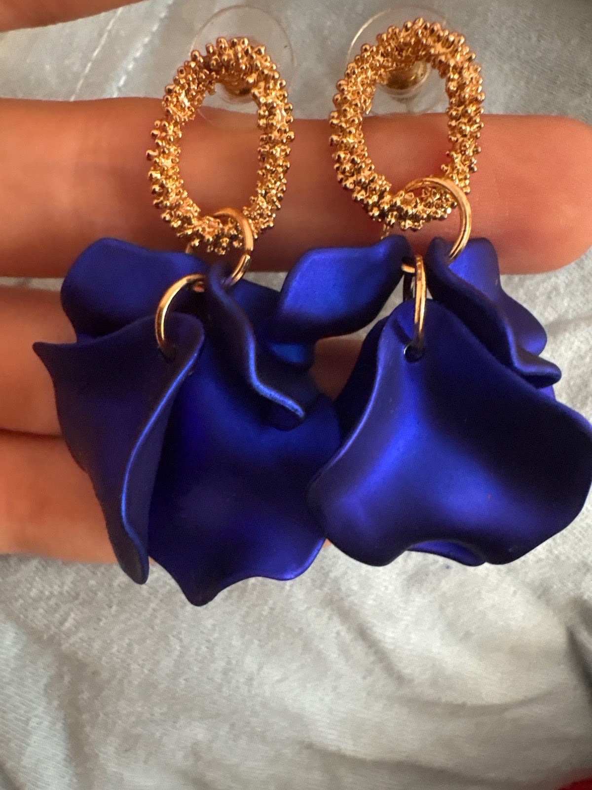 Boucle d'oreille bleu marine💙💙