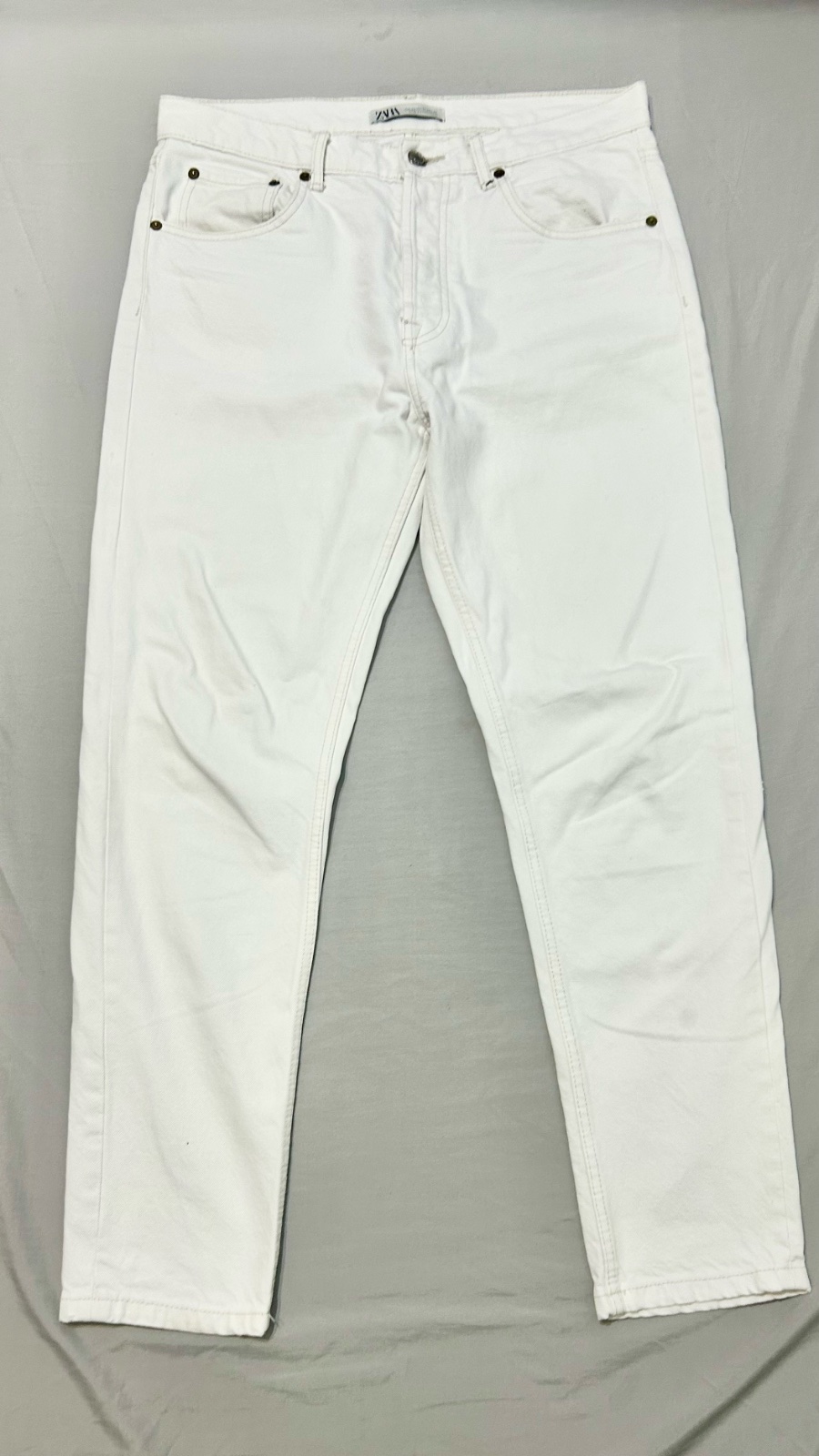 Pantalon de Chez Zara Taille 42 neuf