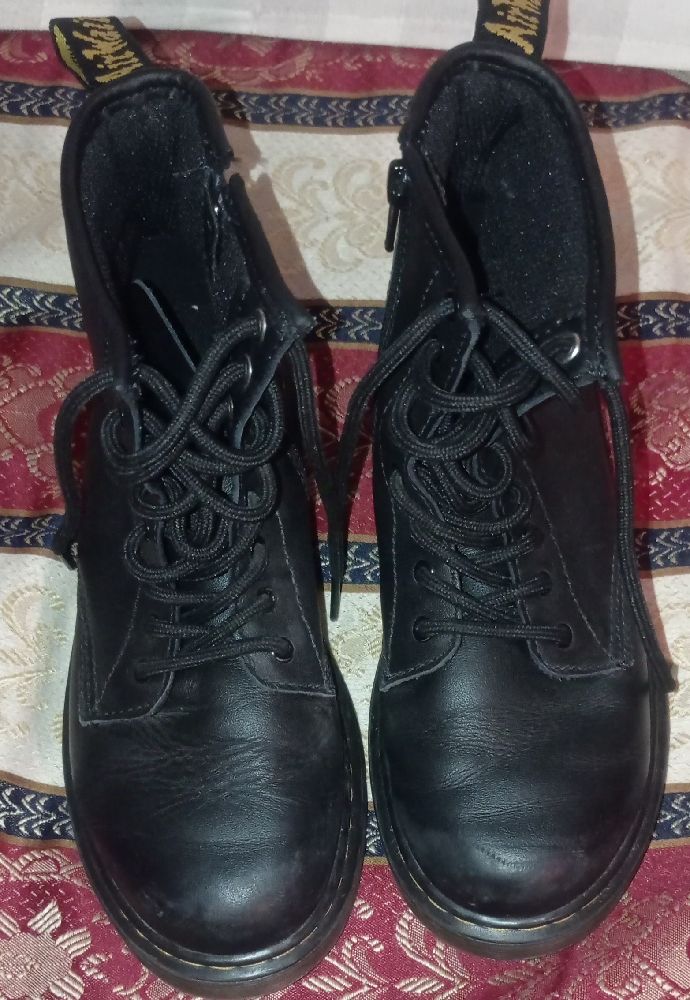  bottes fille marque Dr. martens airwair