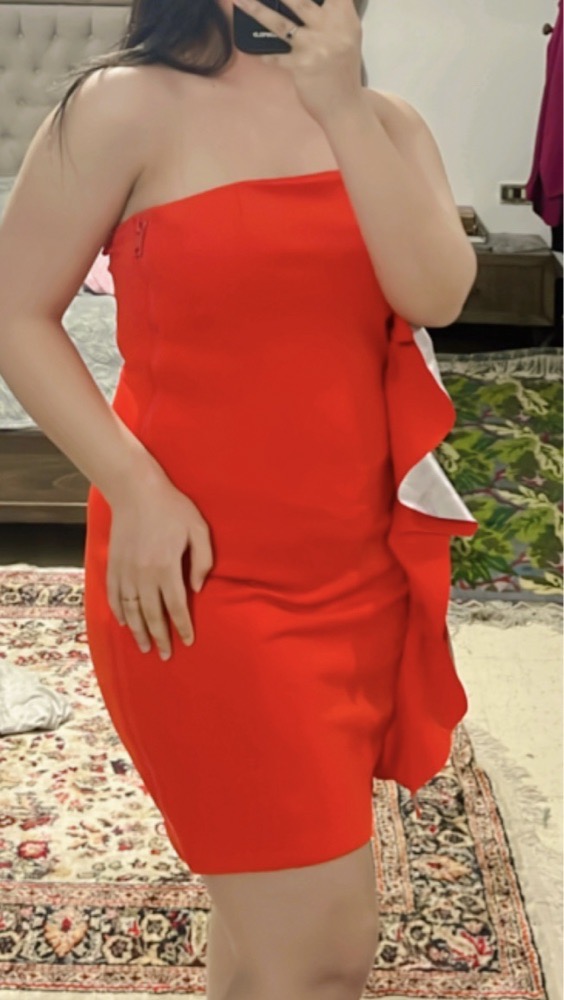 Une robe rouge 