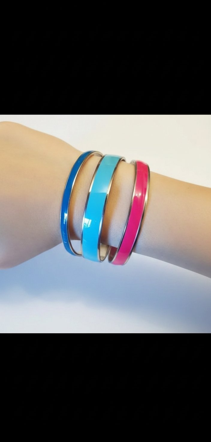 Trois bracelets marque escada sayafi