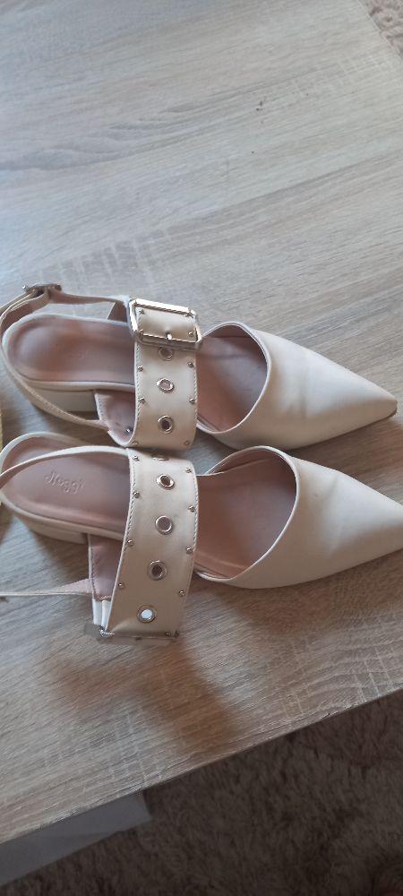 Chaussure mi talon, tres confortable 