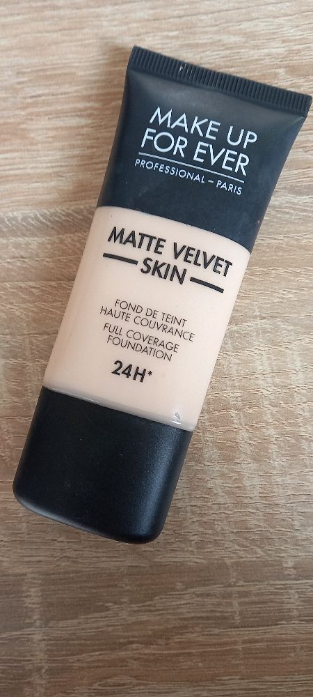 Fond de teint makeup forever authentique 