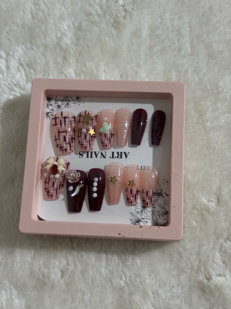 Press on nails