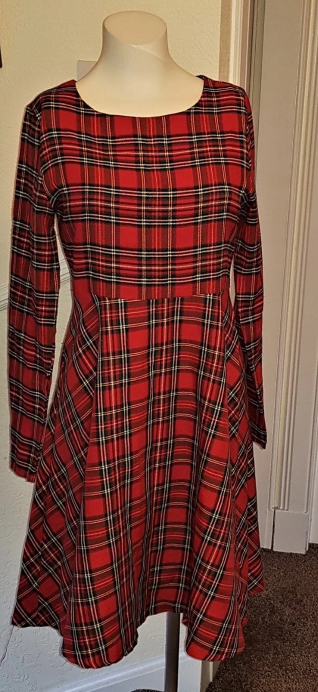 Robe 👗 Rouge avec ceintures noire 10 ans
