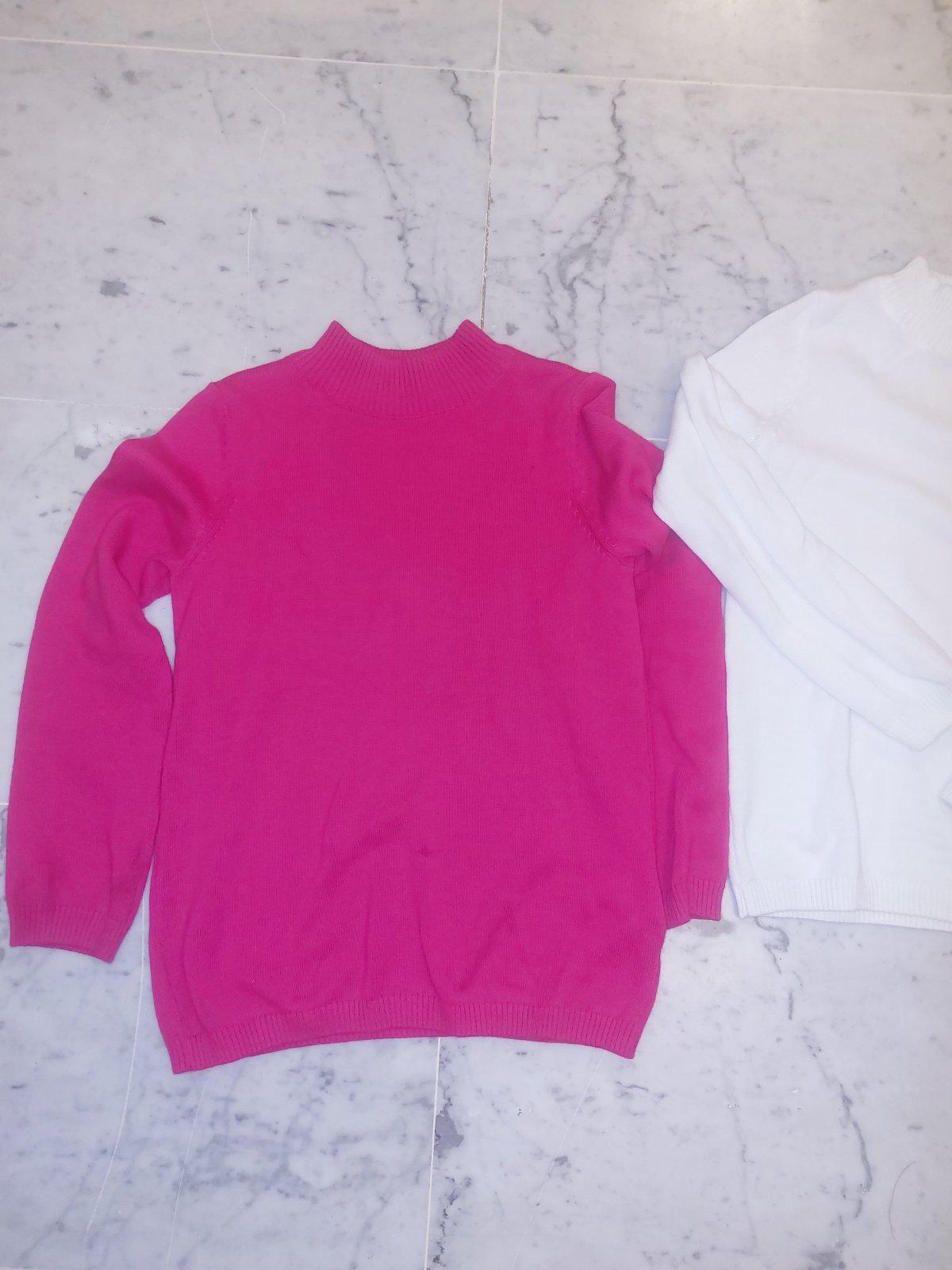 2 Pulls basiques Lc.waikiki 9 ans Neufs  