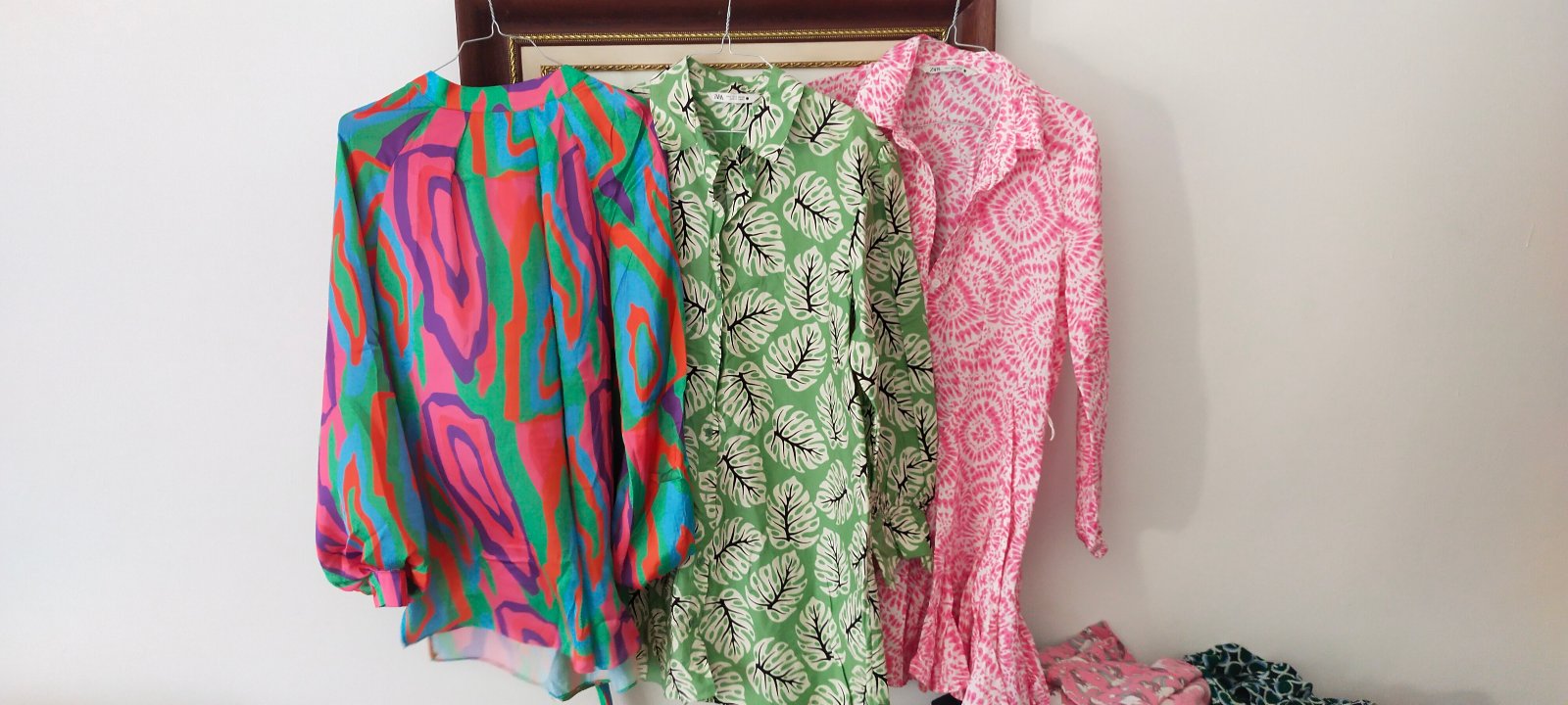 Lot de vêtements pour femmes et jeunes filles