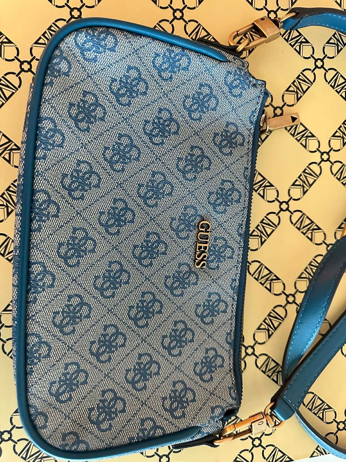 Sac Guess en état neuf impeccable, modèle très tendance 🔥🔥