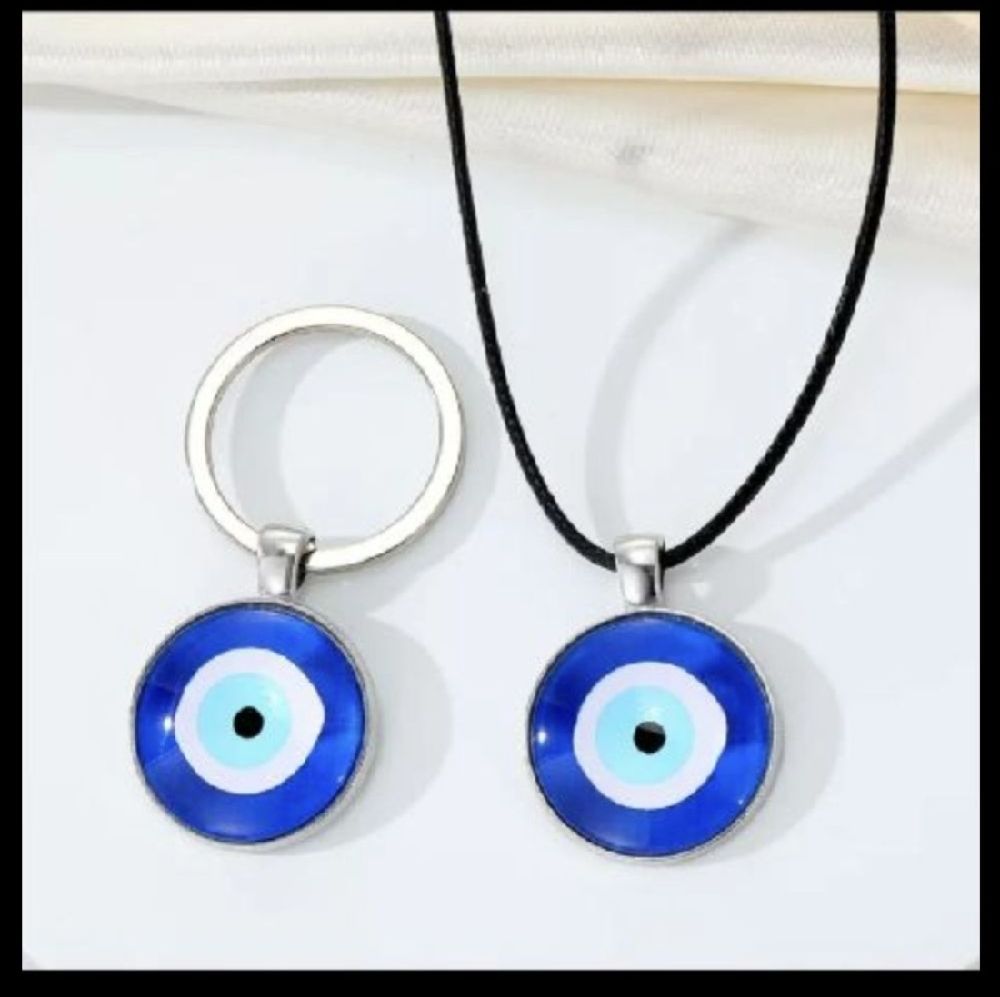 Superbe lot collier+ porte clé 