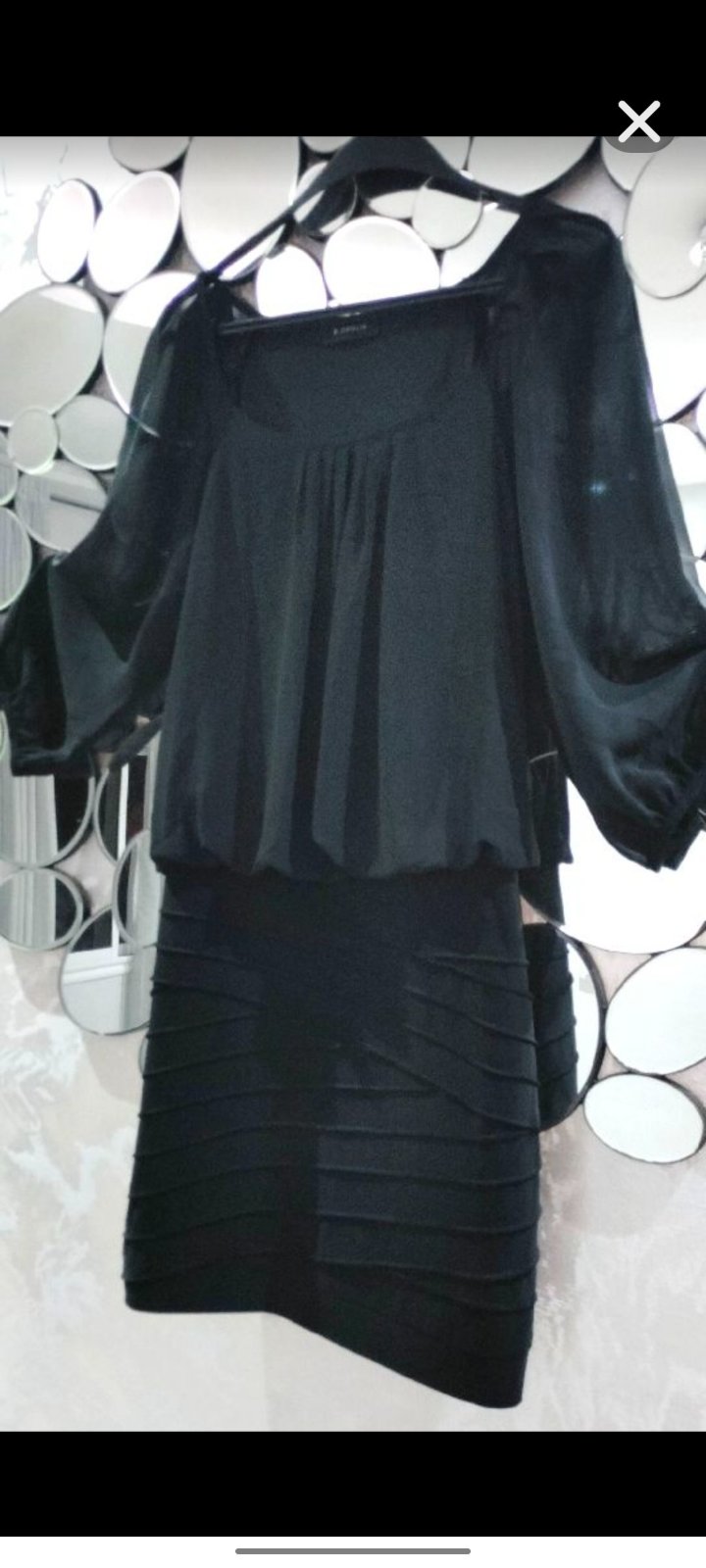 Robe noir avec longues manche balons