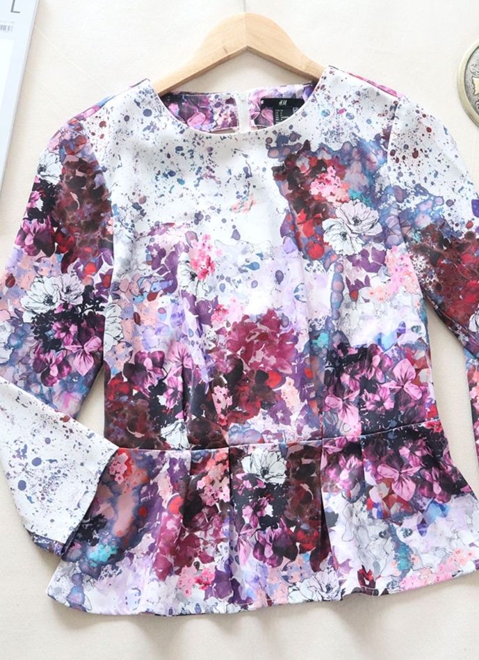 Haut fleuri avec imprimé lilas