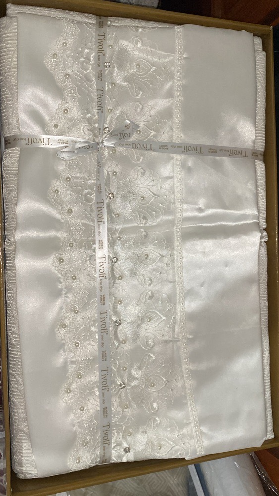 Parure et couvre lit de noce 
