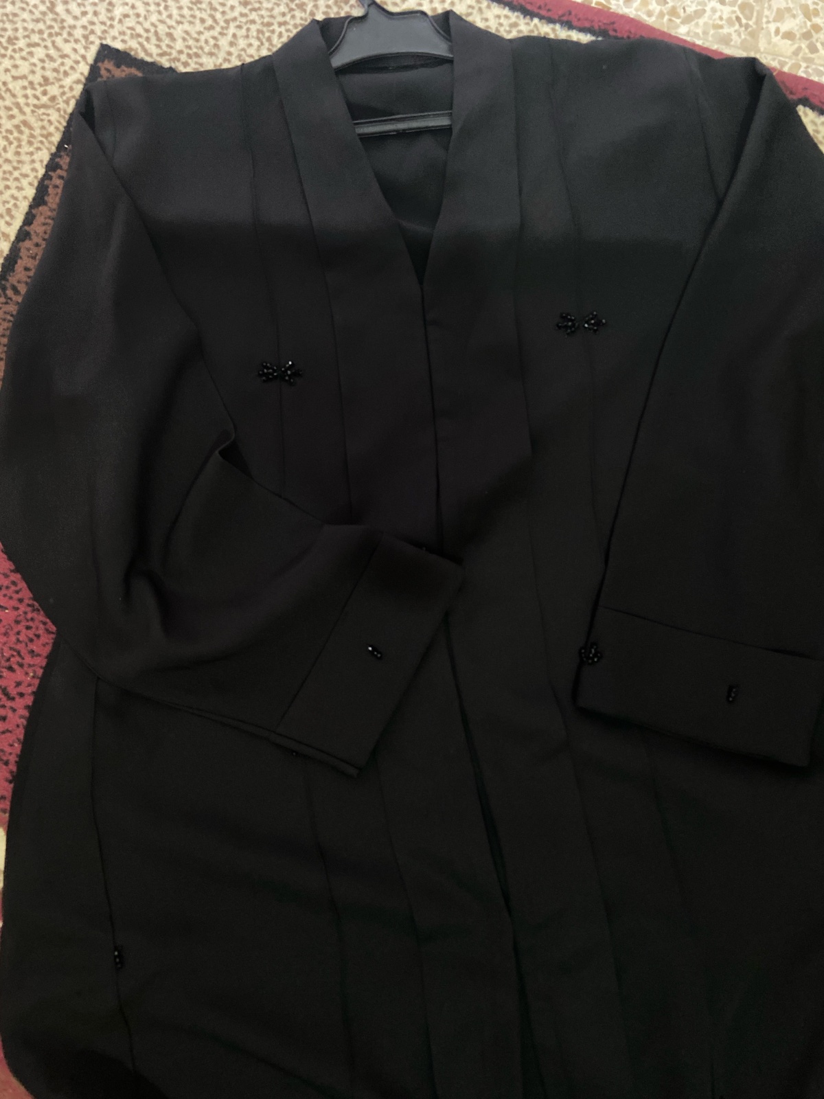Abaya noir très élégante neuf jamais portée importé de Dubai 