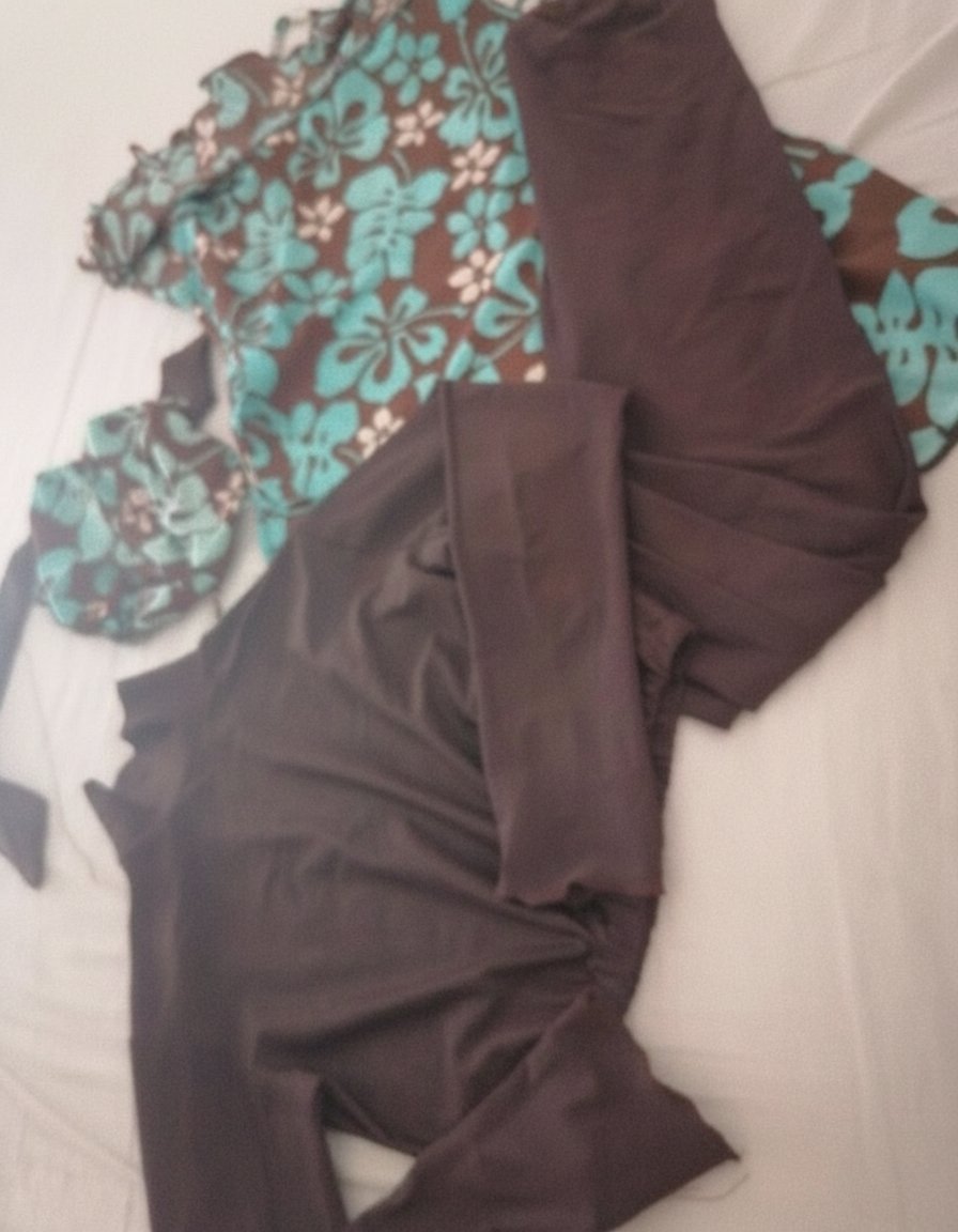 Burkini  4 pièces top col roulé robe bretelles pantalon et bonnet 