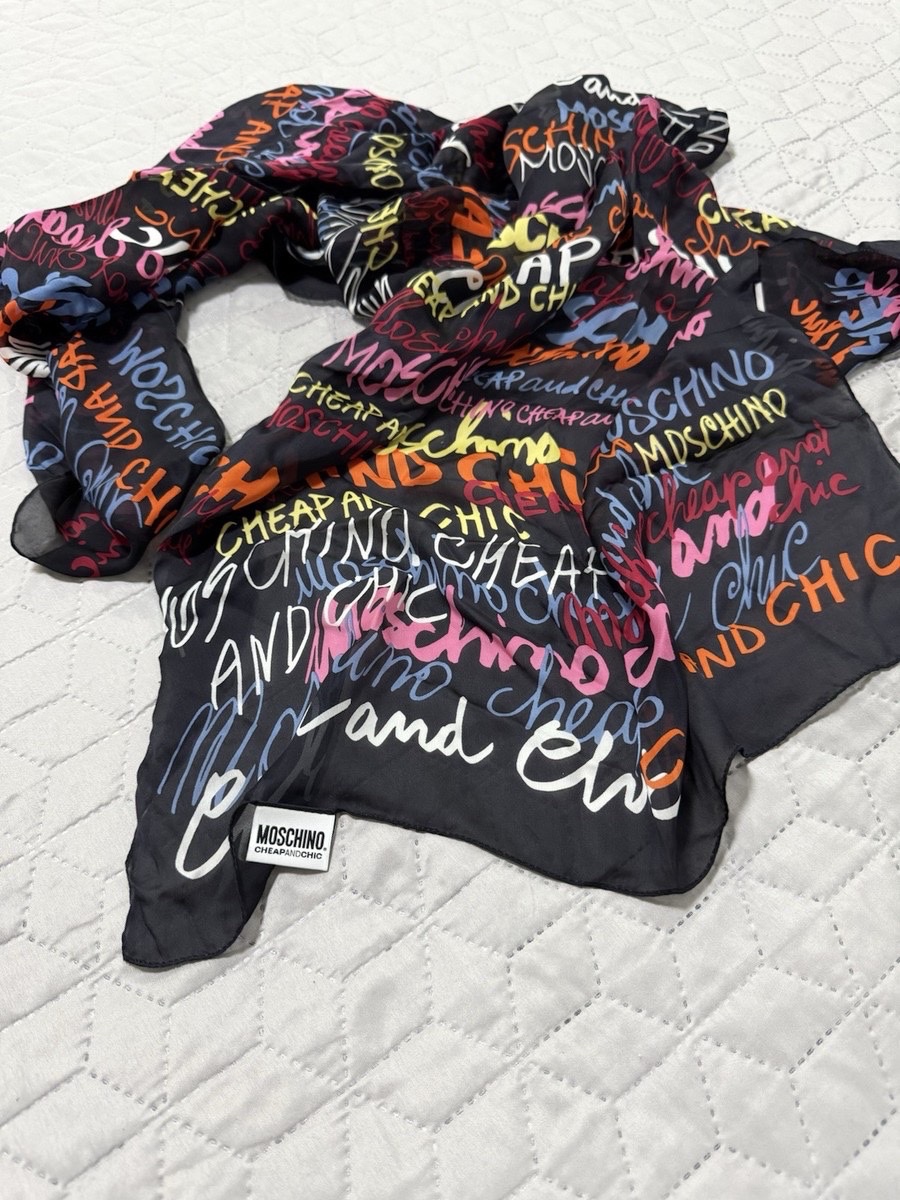 Foulard soie moschino grafitti made in italy
