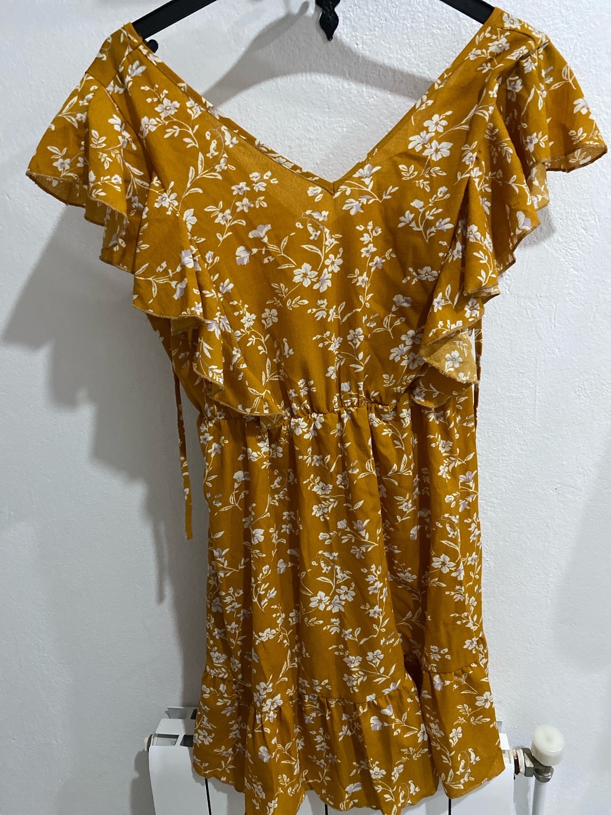 Robe jaune moutarde fleurie