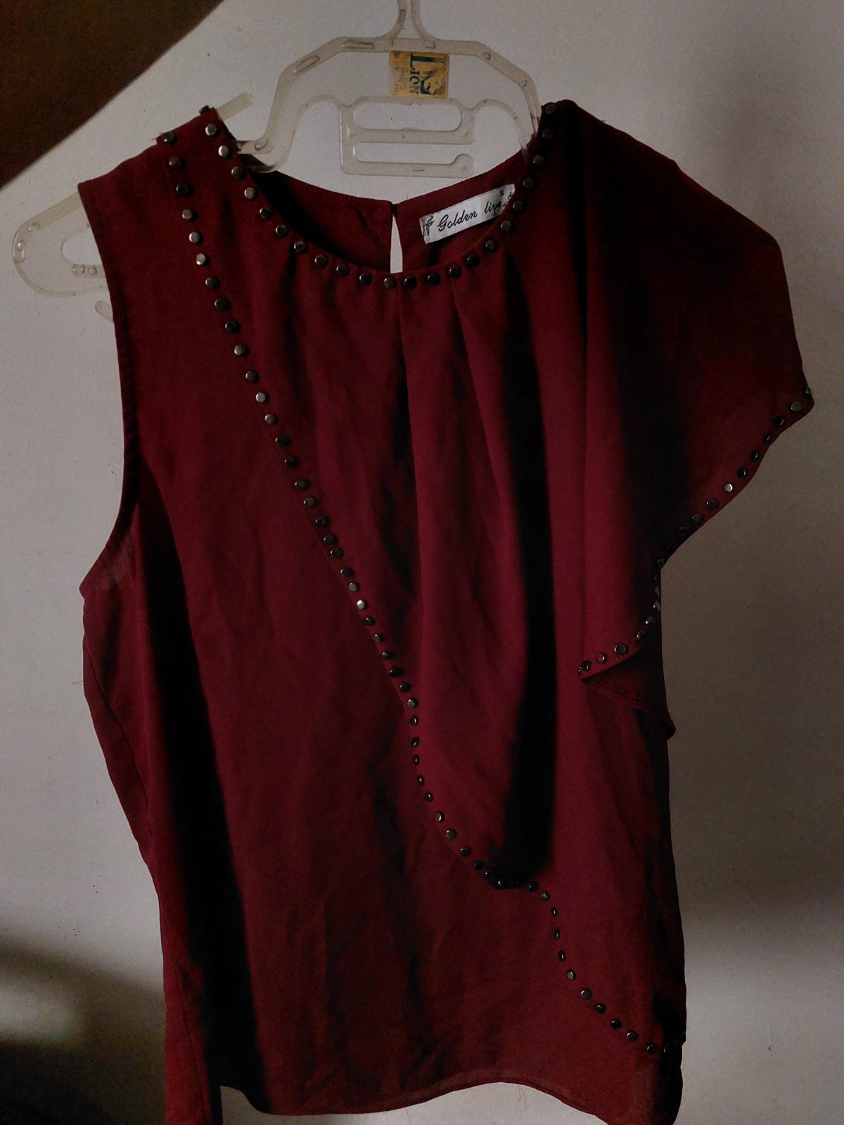  Sleeveless Blouse bordeaux Chiffon de la marque golden live 