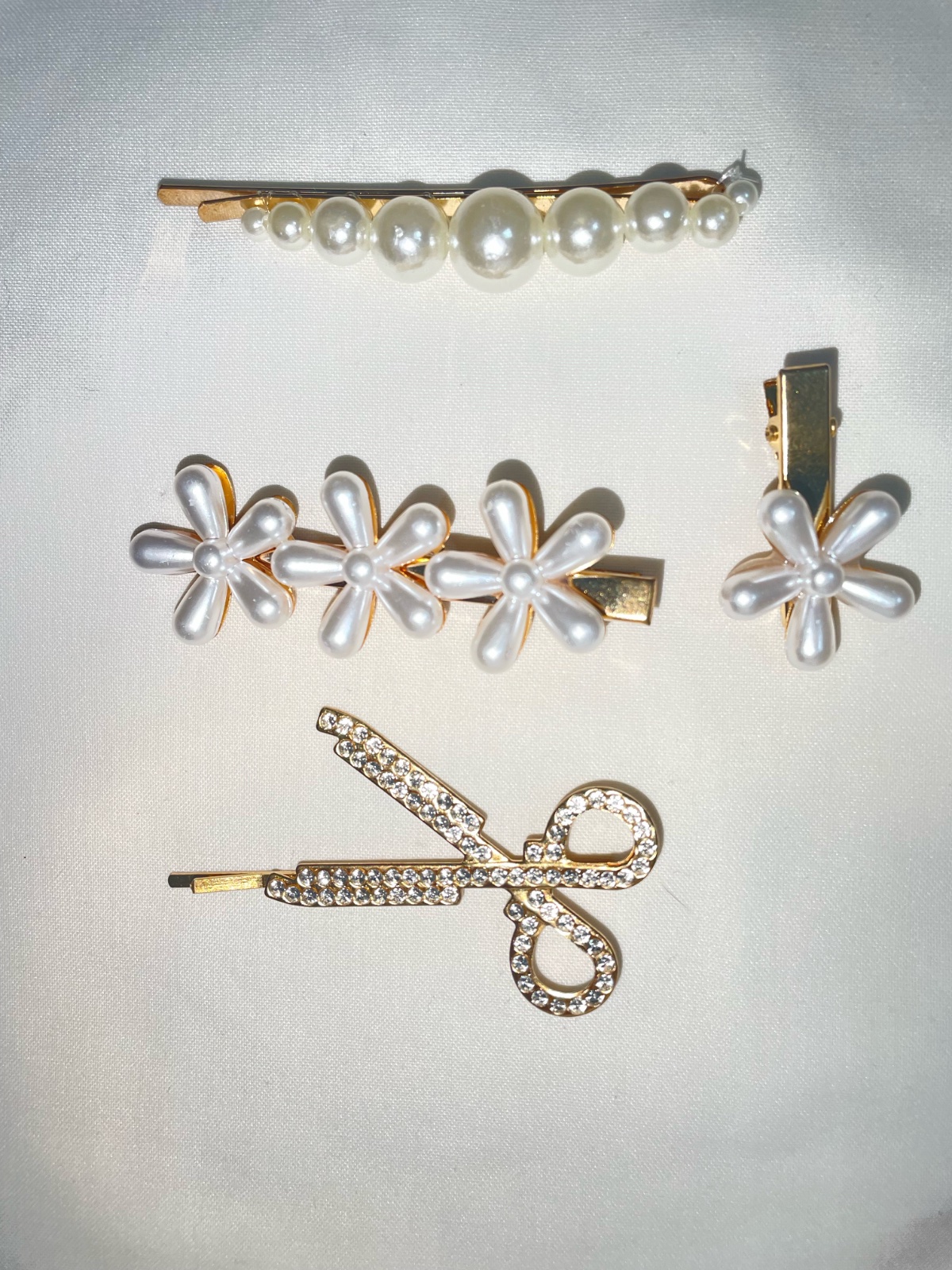 Lot de 4 pinces à cheveux dorées (Perles et Strass)