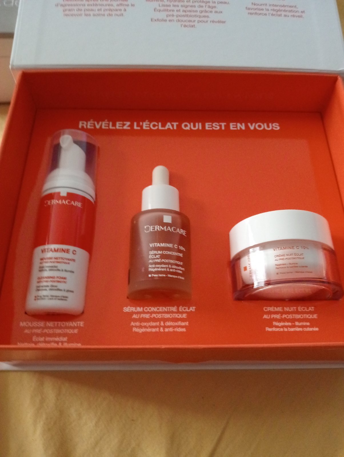 Coffret relever l'éclat dans l'emballage dermacare