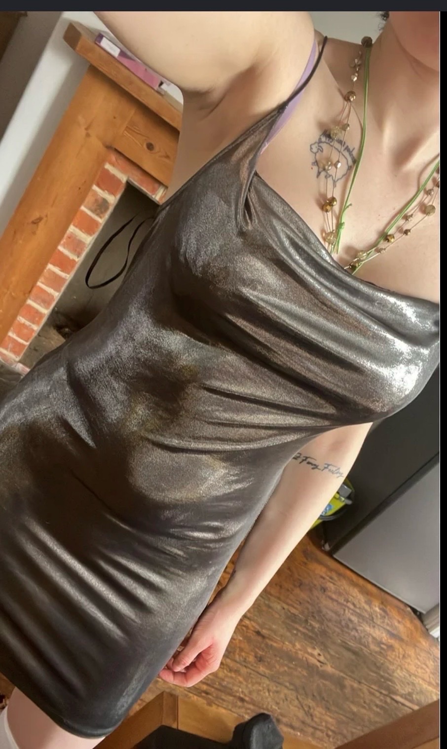 Robe soiree motivi gris metallisé scintillant changeant 