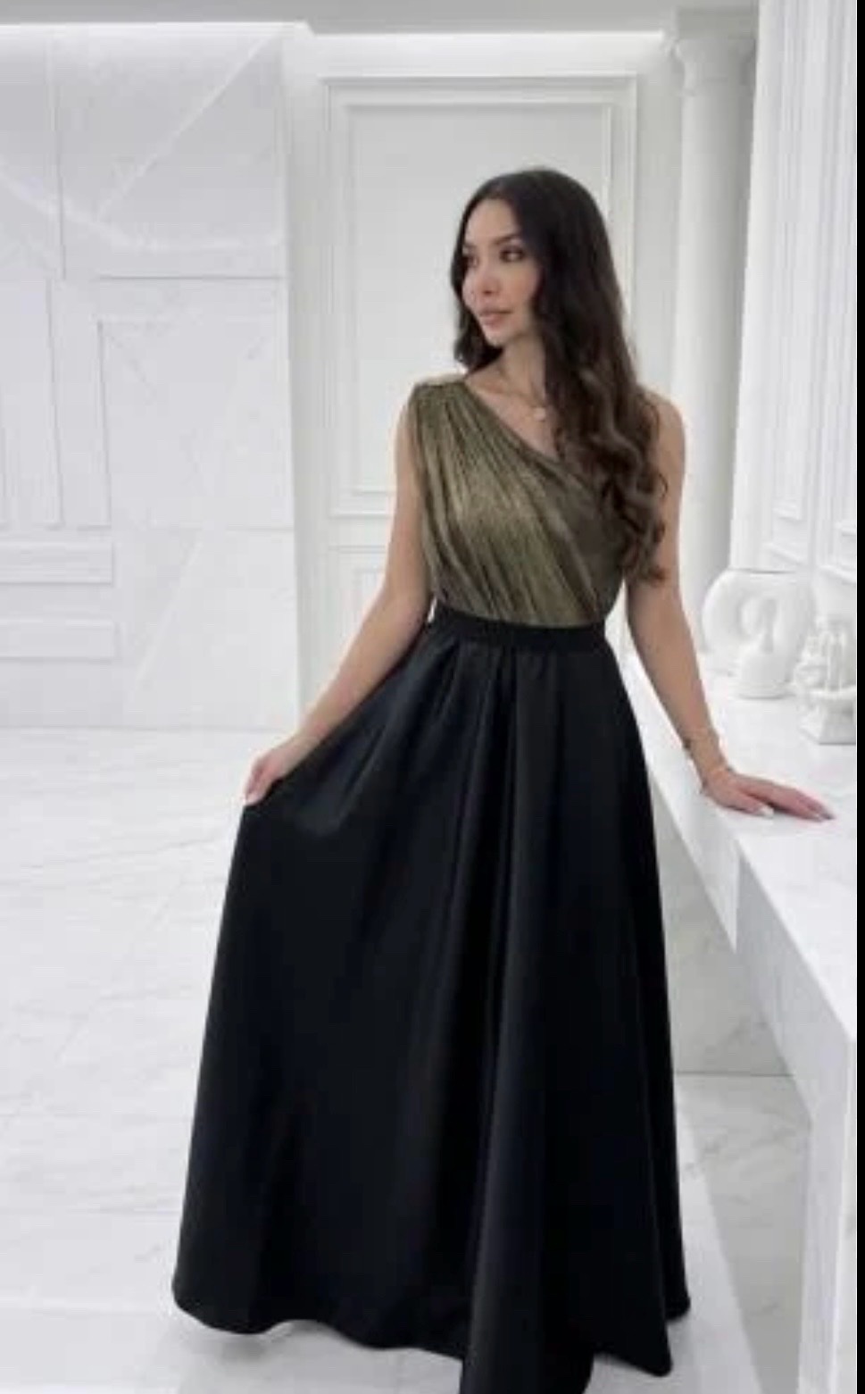 Robe soiree haut doré scintillant bas satin noir ample