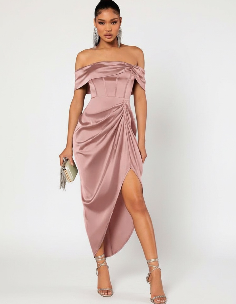 Une trés belle robe en soi satiné
