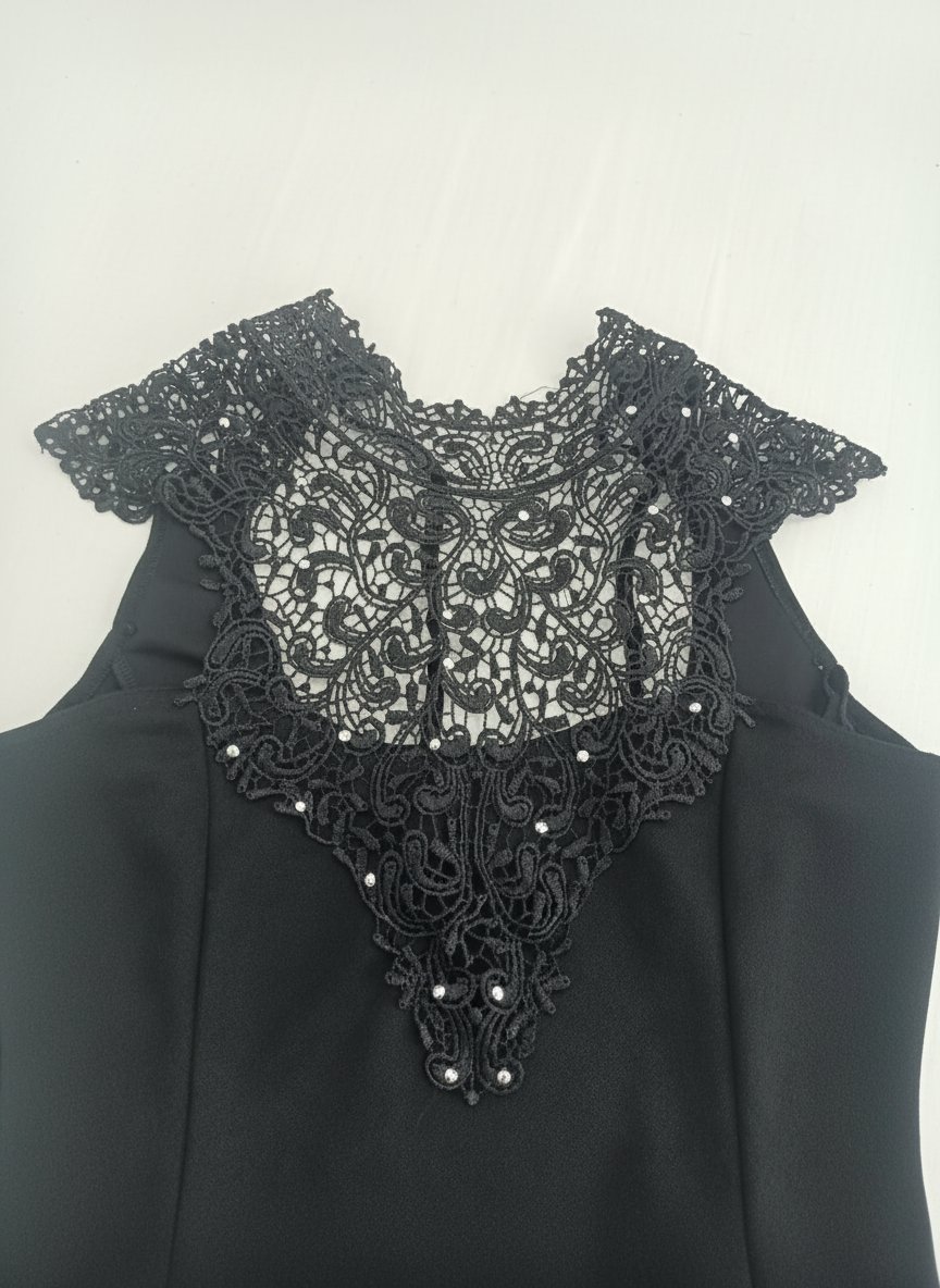Body embelli de dentelle et des strass fines