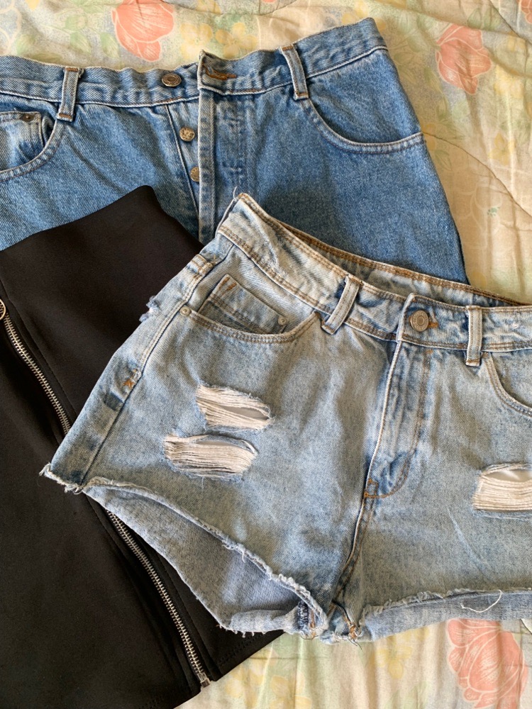 Lot de deux shorts +un jupe
