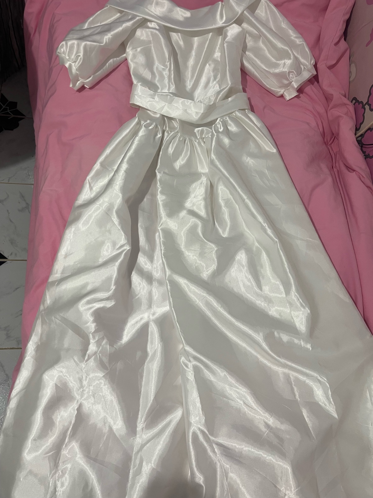 Robr longue blanche en tissu satin