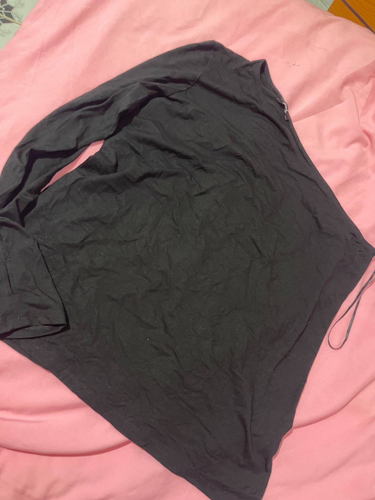 Pull noir one sholder taille 44 