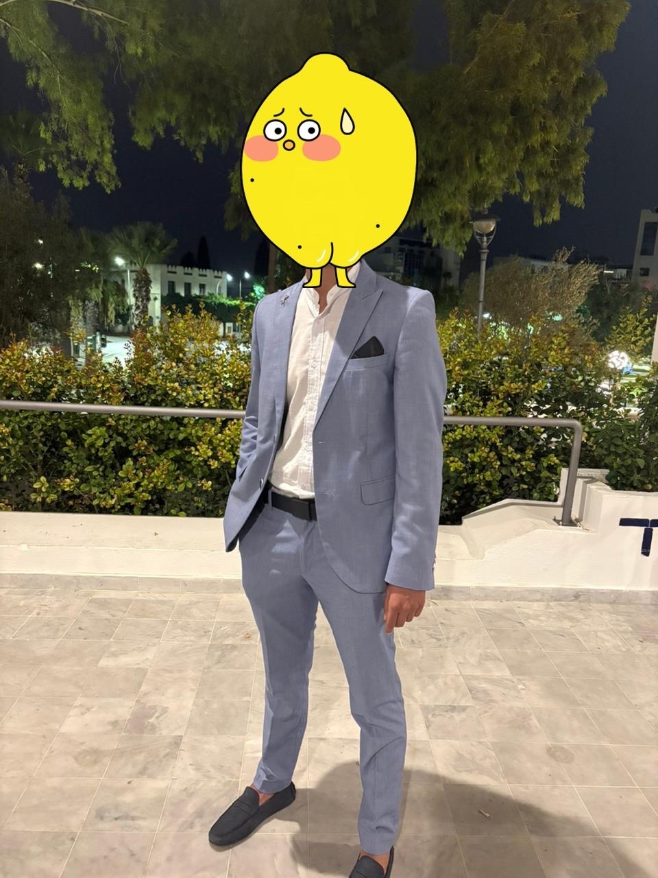 Costume élégant – porté seulement 2 fois