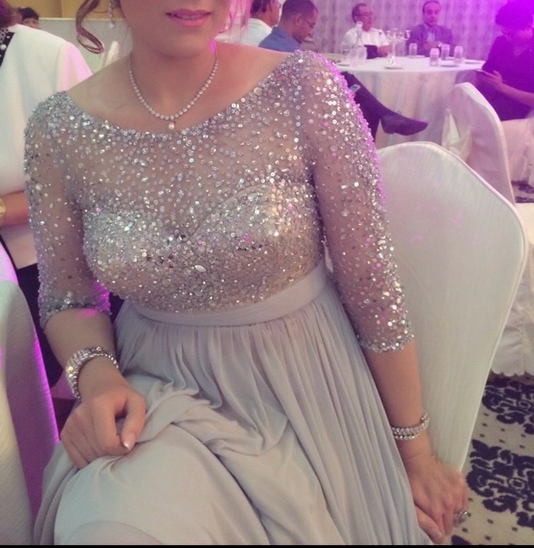 Robe soirée avec le dos un peut nu avec des swarovski trés elegante 