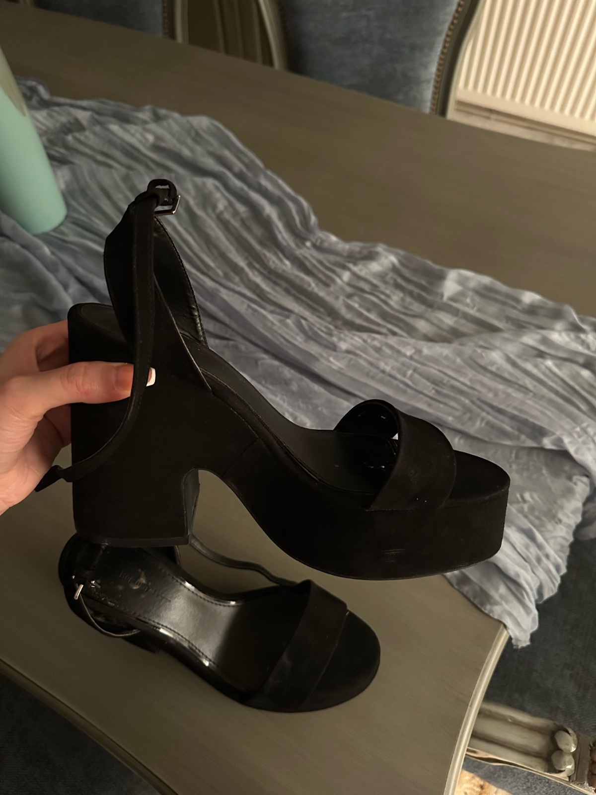 Des escarpins en noir pointure 40 bershka 