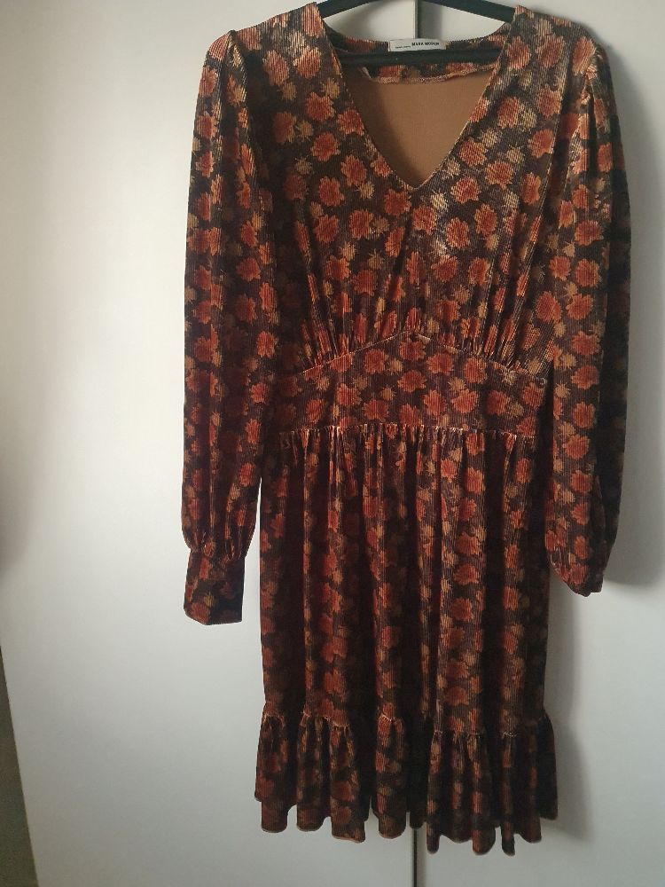 robe neuve très raffinée et sculpte la silhouette 