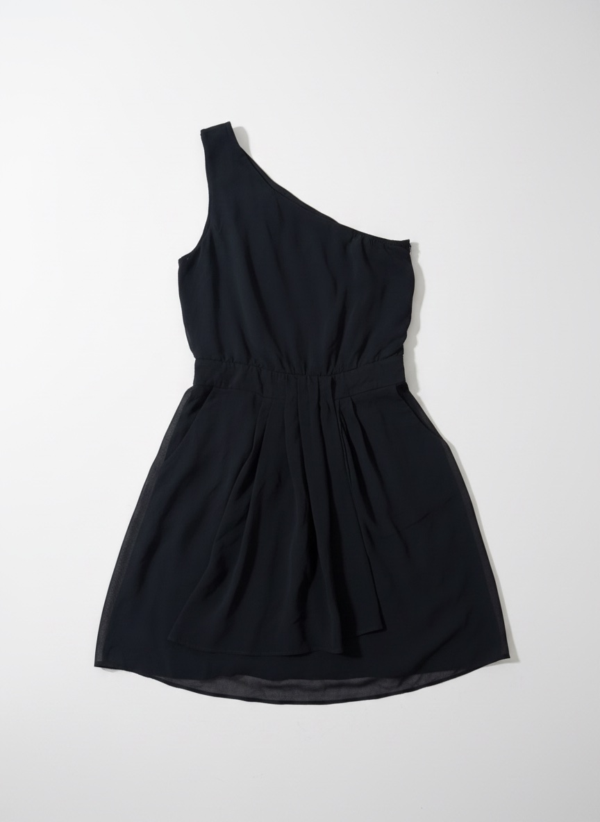 Robe de la marque Mango avec coupe asymétrique