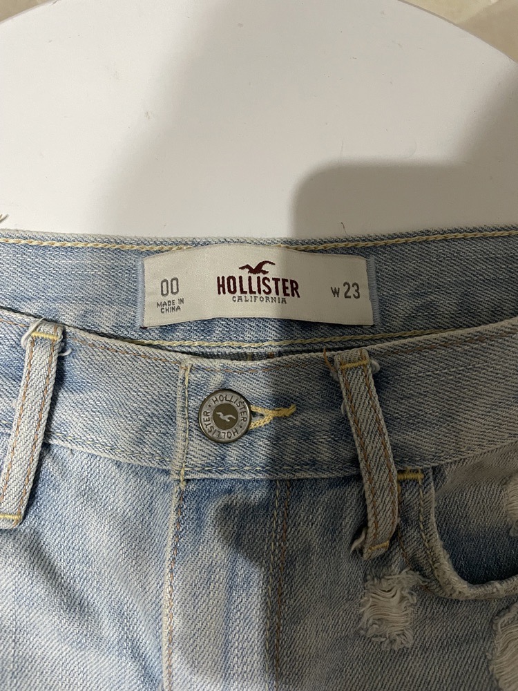 Short jean de la marque hollister