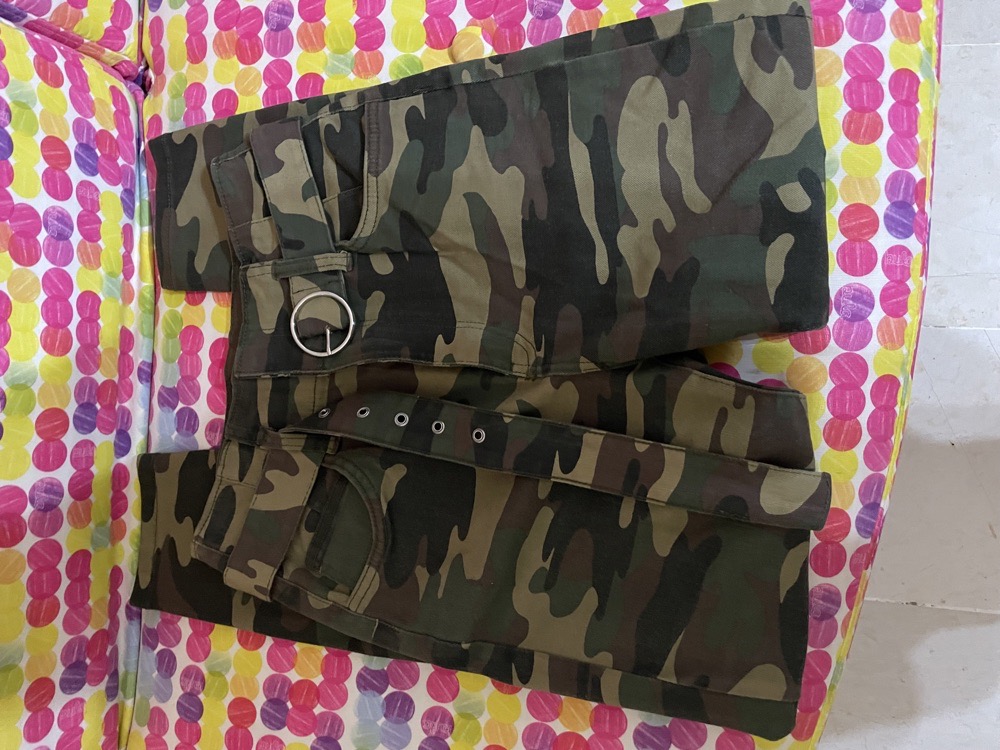 Jean melitaire de la marque bershka