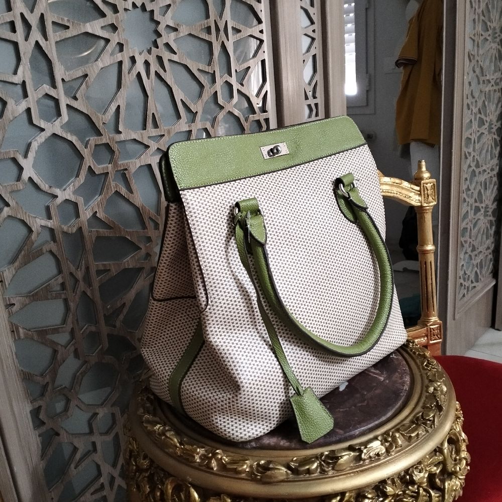 Sac à main beige et vert