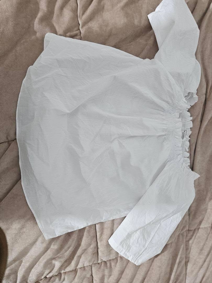 Chemise blanche off shoulder