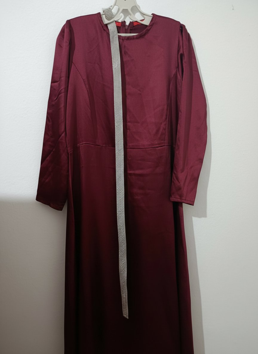 Robe rouge bordeau avec ceinture