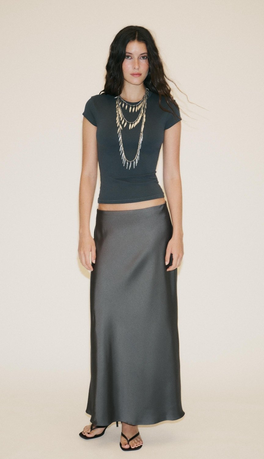 Zara jupe satin gris foncé 