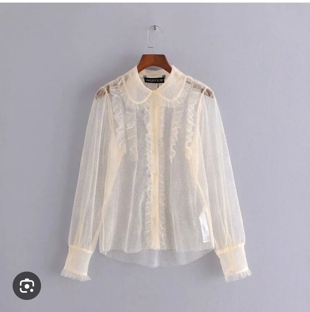 Sublime se porte avec un top ou sous un pull