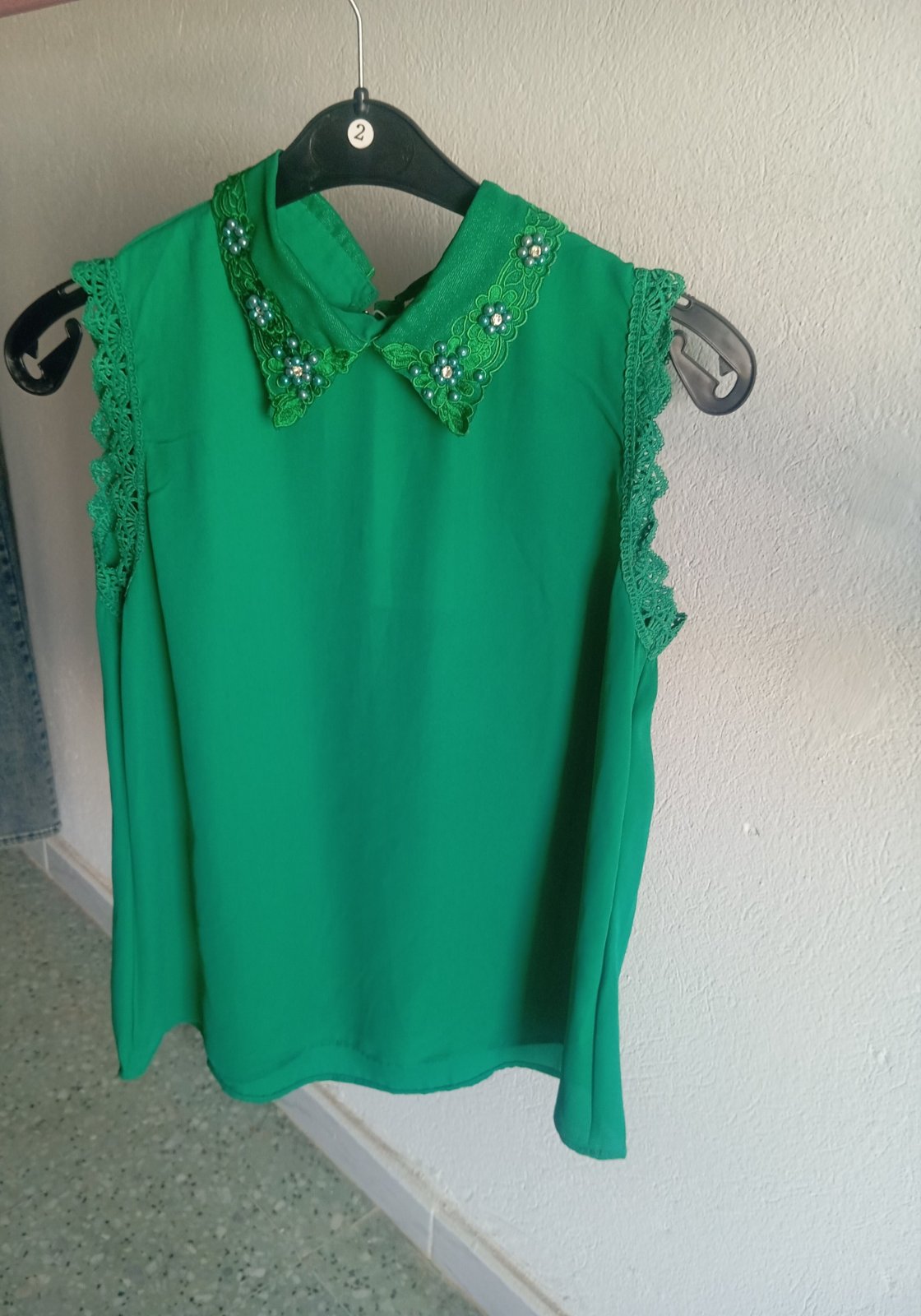 Chemise verte sans manches chic 